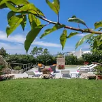 Al Mulino - Mediterranean Garden Retreat In