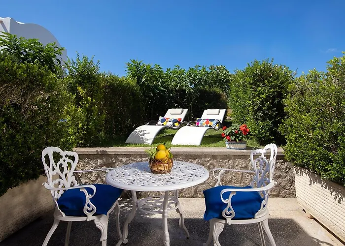 Al Mulino - Mediterranean Garden Retreat In