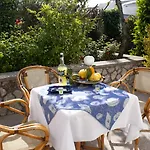 Al Mulino - Mediterranean Garden Retreat In מלון