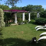 Al Mulino - Mediterranean Garden Retreat In מלון