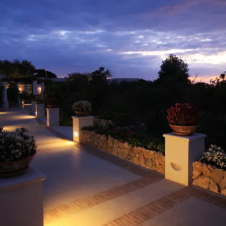 Al Mulino - Mediterranean Garden Retreat In