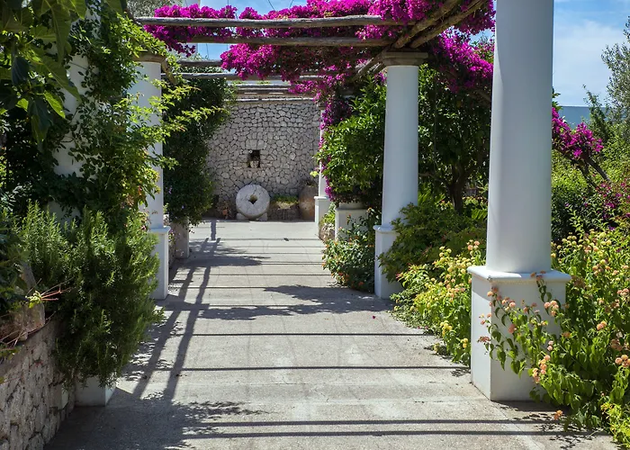 호텔 Hotel Al Mulino - Mediterranean Garden Retreat In Anacapri 3*